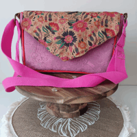 Sac à main en liège naturel et son motif assorti