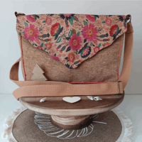 Sac à main en liège naturel et son motif assorti