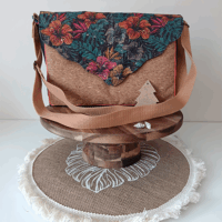 Sac à main en liège naturel et son motif assorti