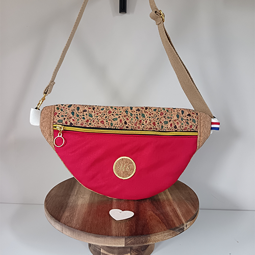 Sac banane en liège motif fleuri rouge et naturel