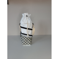 Porte-gourde multifonction blanc avec fermeture par cordon, poches zippées pour téléphone et monnaie, format vertical 35x9 cm.